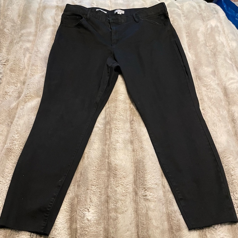 AVA VIV mid rise skinny jeans - black. Size 22